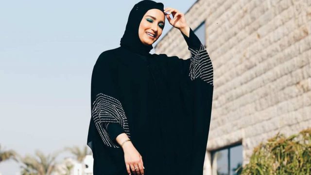 أحدث إطلالات مدونات الموضة بالعبايات