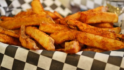 خطوات تجهيز بطاطس مقلية بالتتبيلة