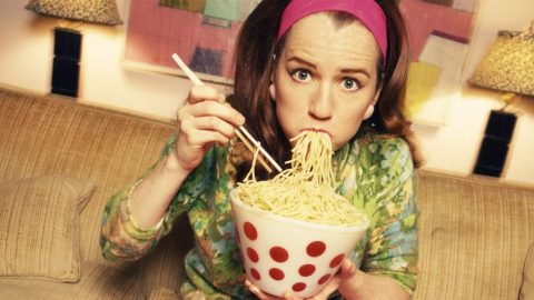 الأكل الانفعالي: الأسباب والأعراض