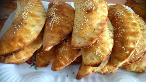 طريقة تجهيز فطائر الجبن الأبيض بالزيتون