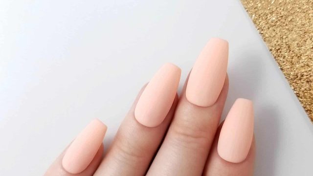 جربي صيحة المناكير المات لإطلالة مميزة هذا العيد!