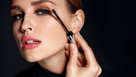 مكياج عيون معدني على طريقة أشهر النجمات .. جربيه أنت أيضا!