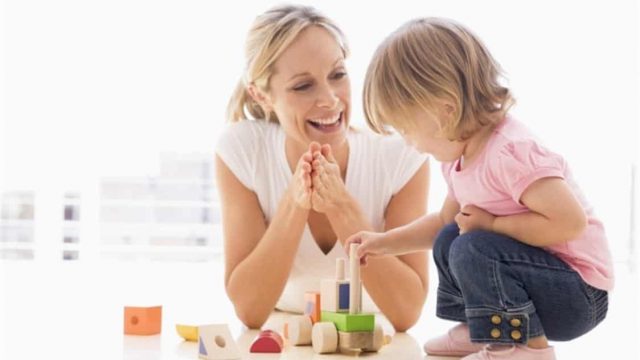 أساليب خاطئة تجعل طفلك لا يستمع إليك!