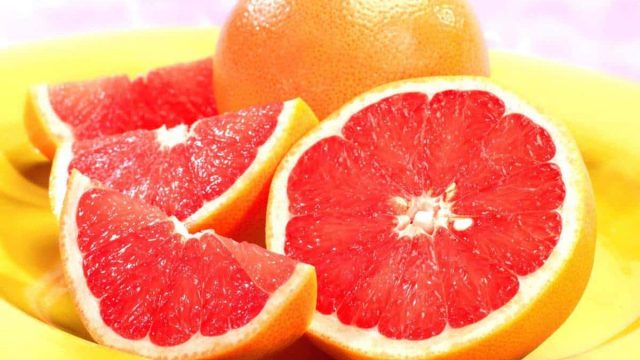 لا تفوتي أقنعة الجريب فروت لتطويل الشعر في فترة قصيرة!