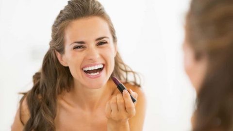 كيف تتخلصين من إرهاق البشرة بعد الولادة؟