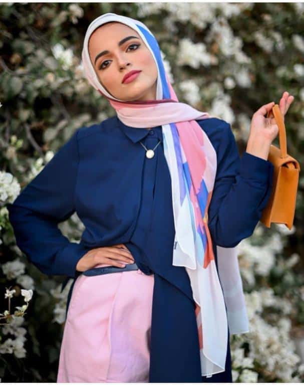 بالصور جربي الطرحات الملونة لإطلالة حجاب مميزة! مجلة سيدات الامارات