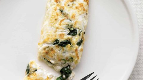 خطوات تجهيز عجة السبانخ بالجبن