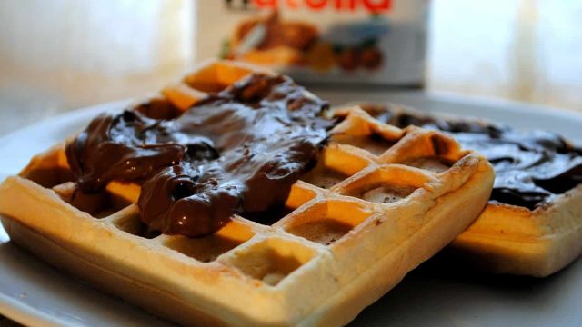 كيفية تجهيز وافل النوتيلا للفطور