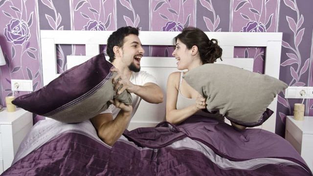 النوم على الجانب الأيمن في السرير قد يعني أنك أذكى