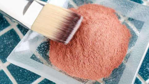 هذا النوع من الطين يعالج مشكل جفاف البشرة!