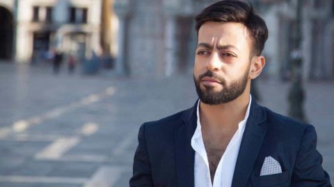 تامر عاشور يعلن خطوبته الليلة على ملكة جمال الكون!