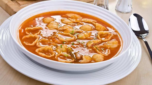 خطوات إعداد شوربة المكرونة باللحم