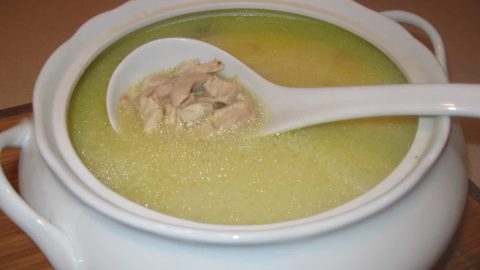 خطوات تجهيز شوربة الدجاج بالشوفان