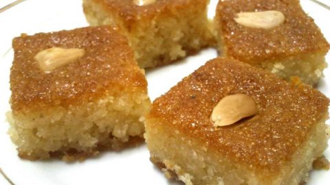 خطوات تجهيز بسبوسة بالزبادي والجوز