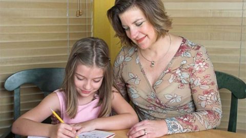 خطوات تشجيع الطفل على المذاكرة