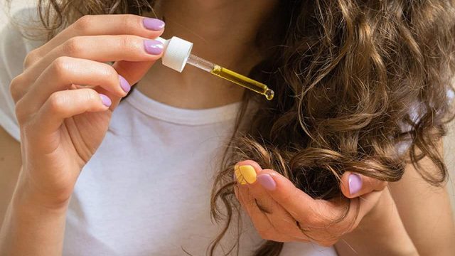 تغذية الشعر بأقنعة طبيعية من صنع يديك