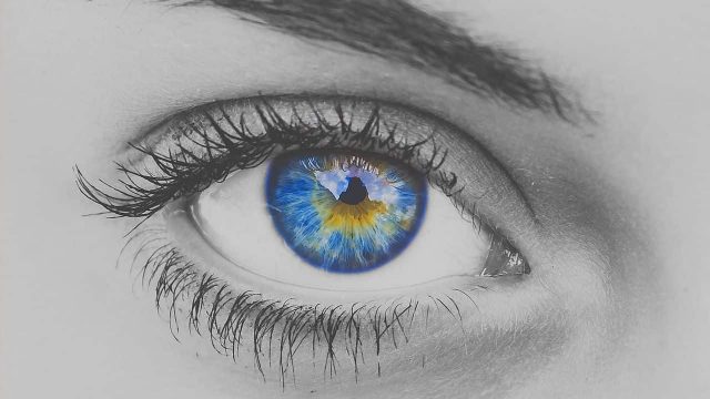 إليك خطوات رسم الحواجب بالقلم بدون أخطاء!