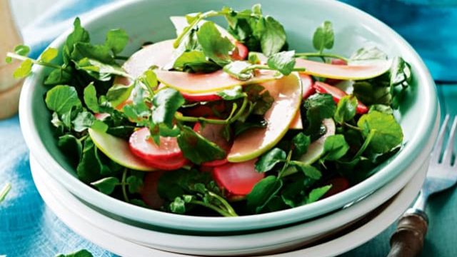 وصفة سلطة الجرجير والتفاح