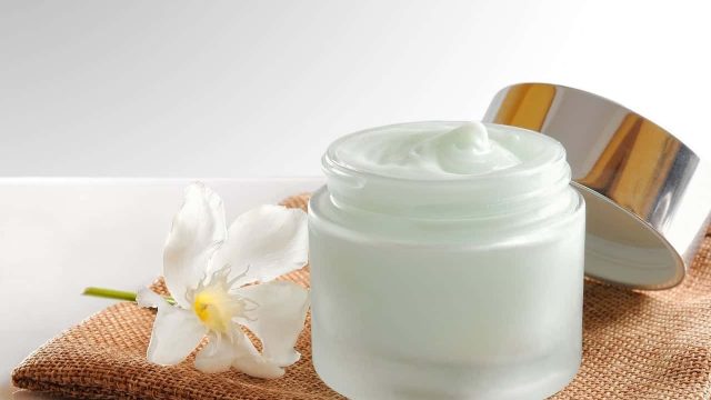 كريمات طبيعية من صنع يديك لعلاج حب الشباب!