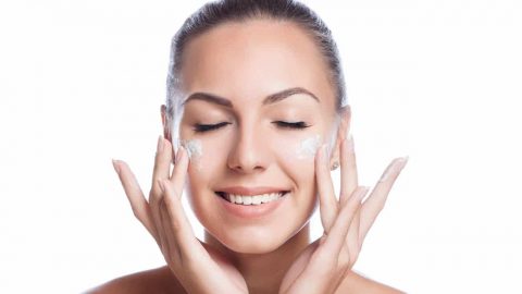 اكتشفي فوائد قناع الخميرة للبشرة الدهنية