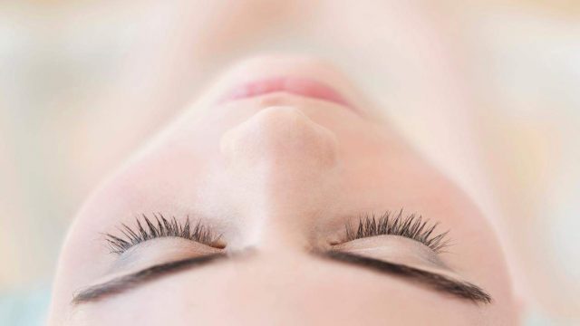 أفضل النصائح لوقف تساقط شعر الحاجبين