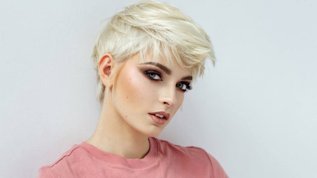 صور تسريحات أنثوية ناعمة للشعر القصير