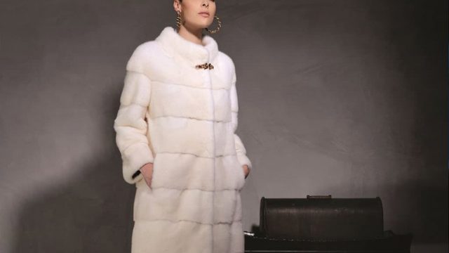 تعرفي إلى القطع الرائجة لموضة شتاء 2020