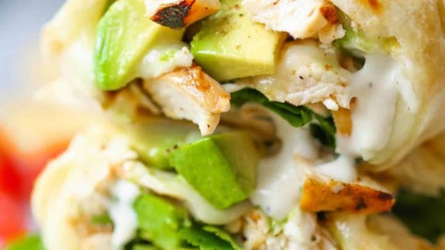 كيفية تجهيز سلطة الدجاج بالأفوكادو