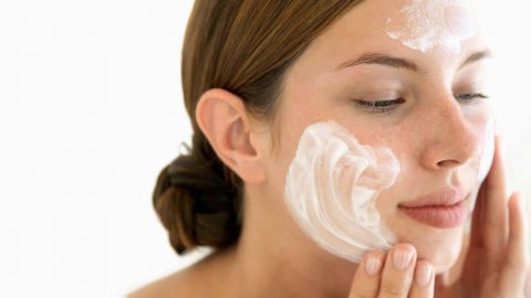 كيف تستخدمين الفيتامين E لتفتيح البشرة؟