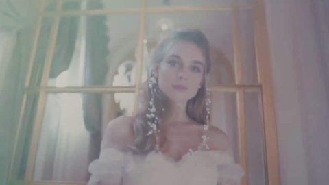 بالصور: أحدث موديلات فساتين الزفاف المودرن