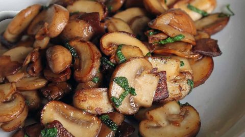 خطوات تجهيز الفطر بالصويا صوص