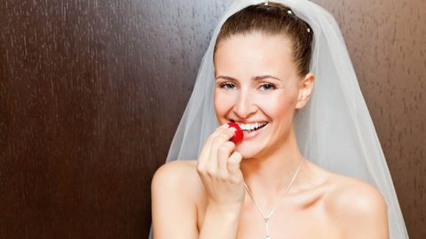 مأكولات يجب تجنبها قبل الزفاف وأثناءه!