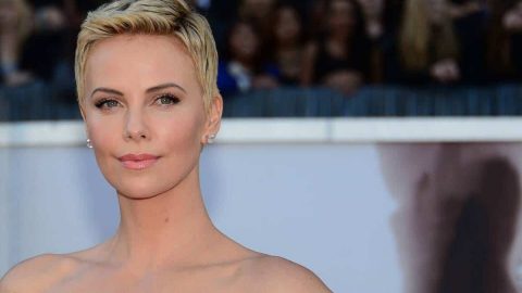 تعرفي إلى خطوات تكسير الشعر القصير