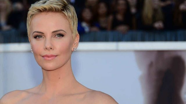 تعرفي إلى خطوات تكسير الشعر القصير