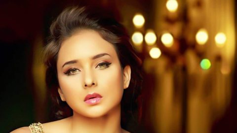 بالفيديو: نيلي كريم تكشف لأول مرة تفاصيل عن الورم الذي أصابها