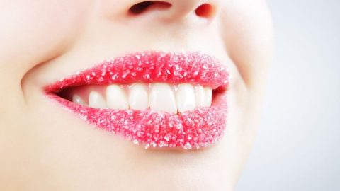 هل أنت عروس؟ اكتشفي أفضل الطرق المنزلية لتفتيح الشفاه في المنزل