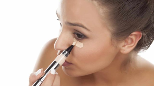أهم خطوات واستخدامات الكونسيلر في المكياج