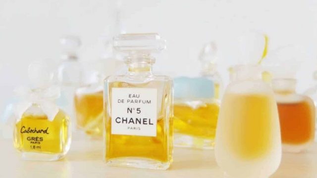 اكتشفي أفضل أسرار تثبيت العطر