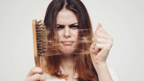 كيف تتعاملين مع تساقط الشعر أثناء الحمل