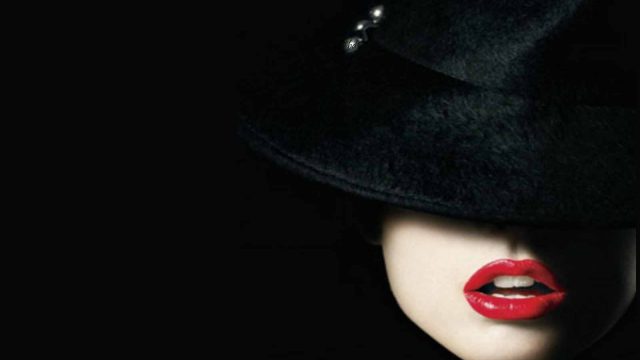 خطوات تطبيق أحمر الشفاه المناسب لإطلالتك