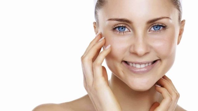 إليك أفضل نصائح مكياج البشرة الدهنية