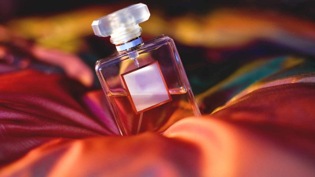 بالصورة: أجمل عطور قديمه وفخمة للسيدات
