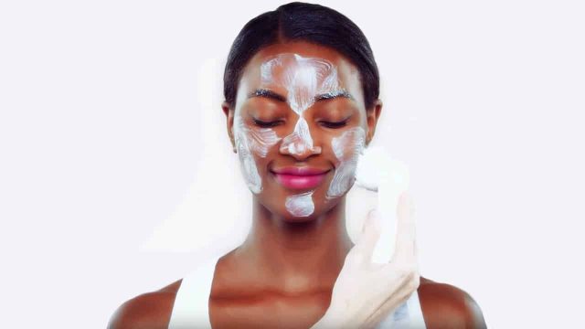 كيف تتخلصين من حبوب الوجه بعد إزالة الشعر الزائد؟