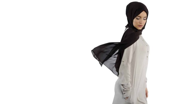 صور عبايات بالألوان الترابية لربيع 2020