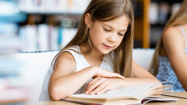 كيف تساعدين طفلك على تحقيق النجاح الدراسي؟