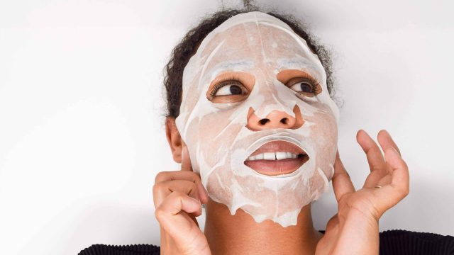 أقنعة للعناية بالبشرة بعد سن الأربعين .. اكتشفيها
