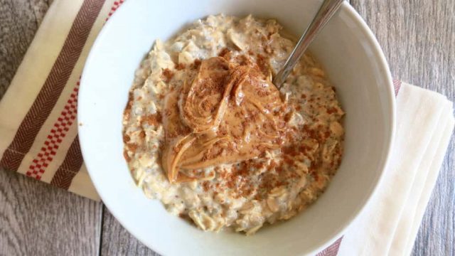 خطوات تجهيز الشوفان مع زبدة الفول السوداني لفطور الصباح