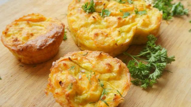 خطوات تجهيز مافن الجبن لفطور الصباح