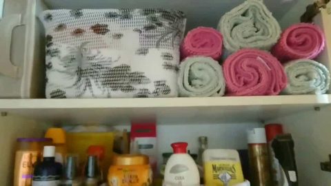 أكثر من 20 غرض يجب أن يتوفر في خزانة حمامك