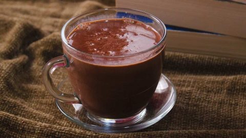 خطوات تجهيز مشروب الشوكولاته